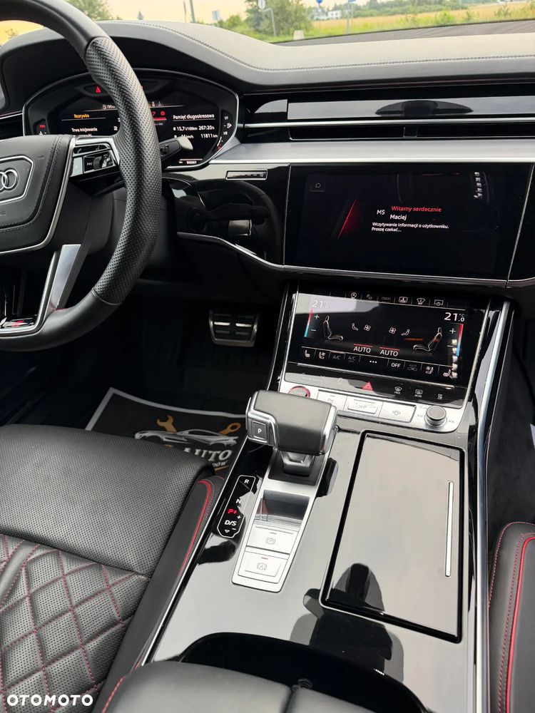 Audi S8 - 12
