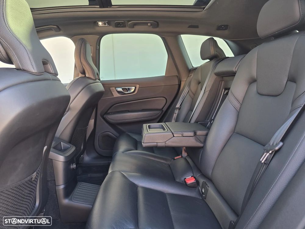 Volvo XC 60 2.0 T8 PHEV R-Design AWD - 7