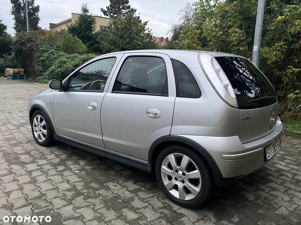 Opel Corsa 1.2 16V Cosmo - 3