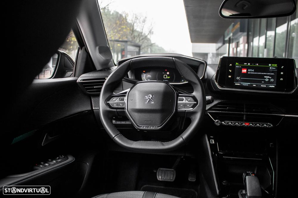 Peugeot e-208 Allure - 32