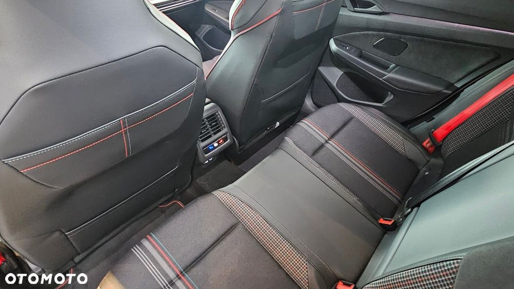 Volkswagen Golf - 22