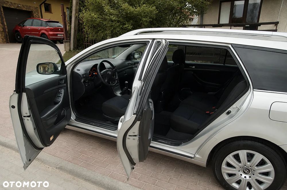 Toyota Avensis 1.8 VVT-i Sol Premium - 16