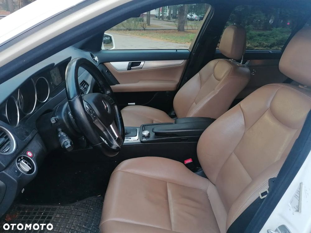 Mercedes-Benz Klasa C 350 CDI DPF 4Matic 7G-TRONIC BlueEFFICIENCY Special Edition - 4