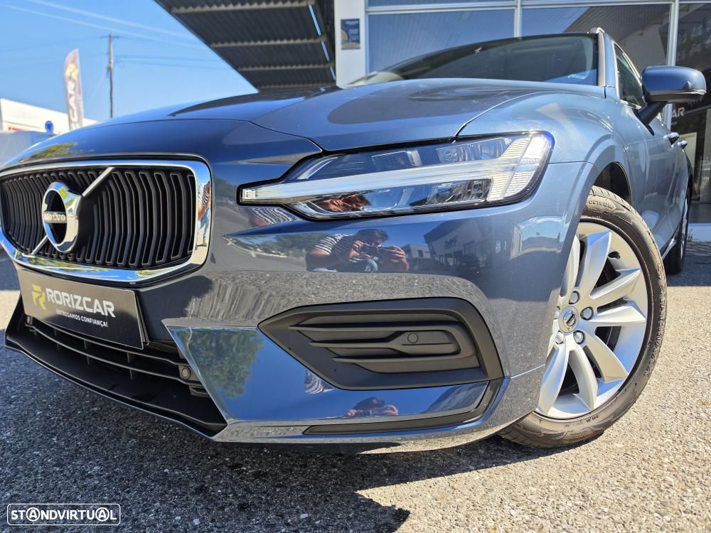 Volvo V60 2.0 B4 Momentum Geartronic — fotografia 3