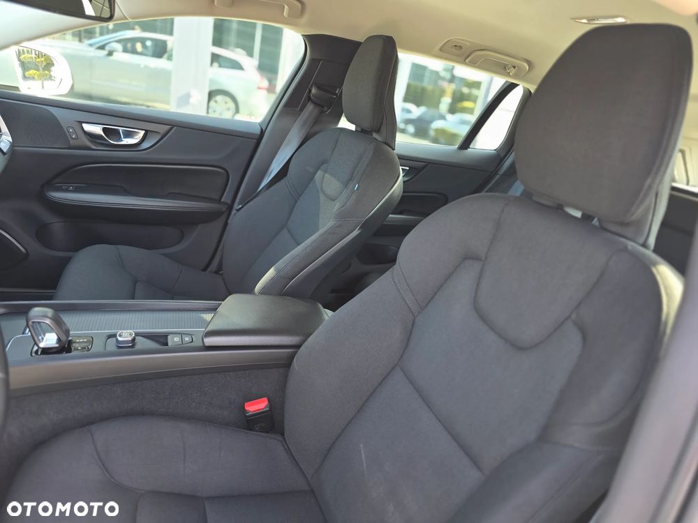 Volvo V60 B3 B Momentum Pro - 26