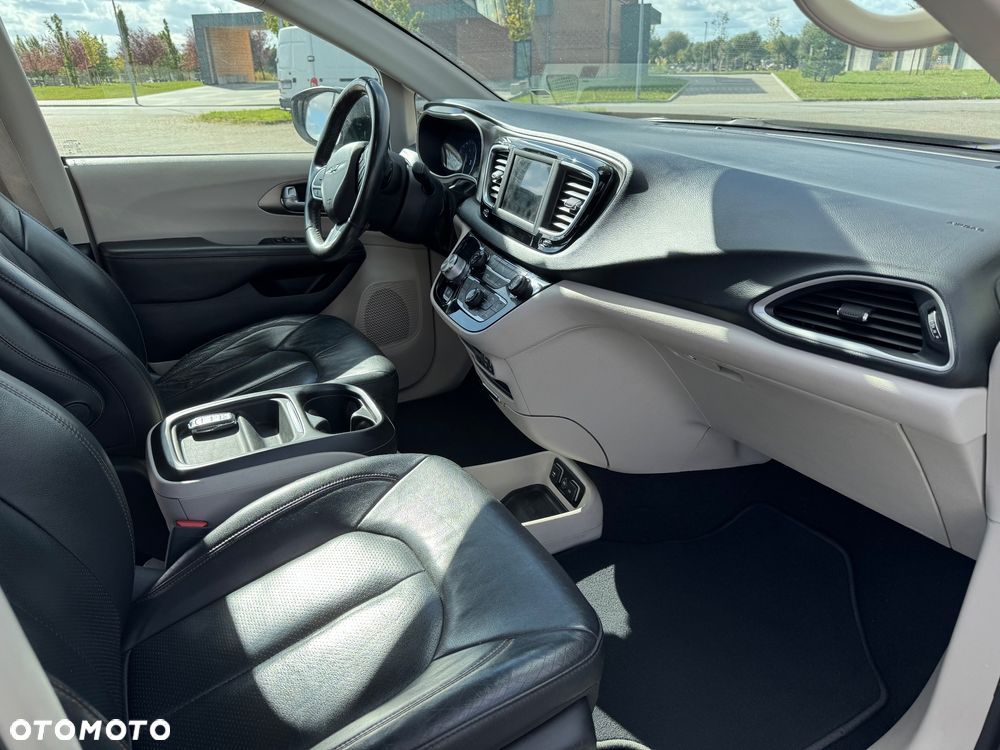 Chrysler Pacifica - 20