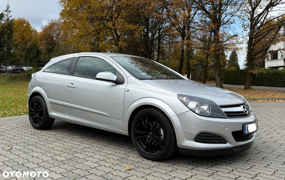 Opel Astra III GTC 1.8 Cosmo - 1
