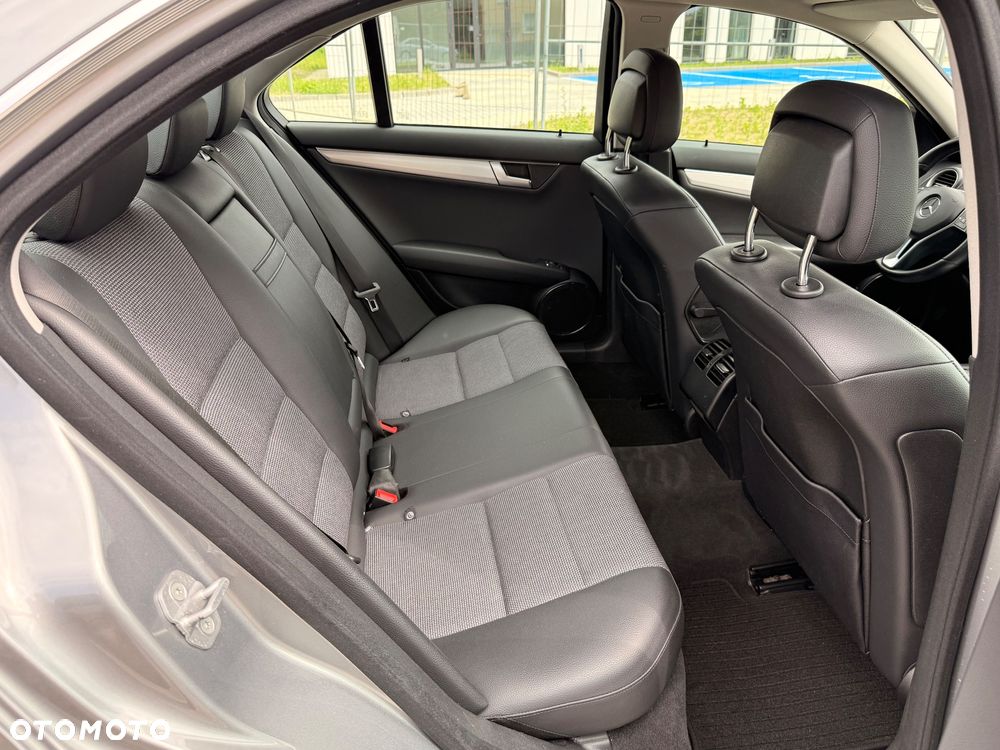 Mercedes-Benz Klasa C 250 (BlueEFFICIENCY) 7G-TRONIC Avantgarde - 25