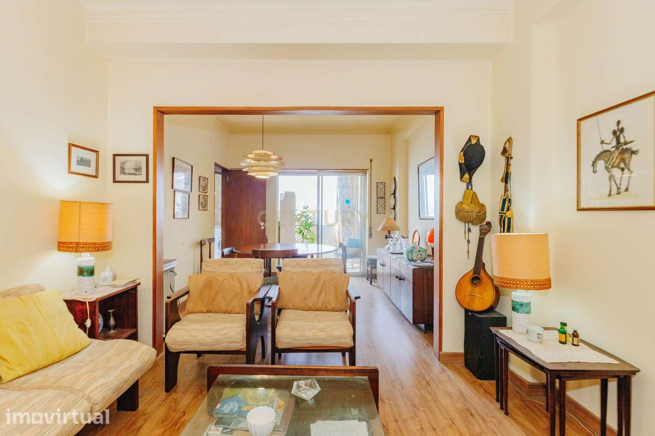 Apartamento T3 em Almada, Parcialmente remodelado, Vista Rio. - Grande imagem: 3/27