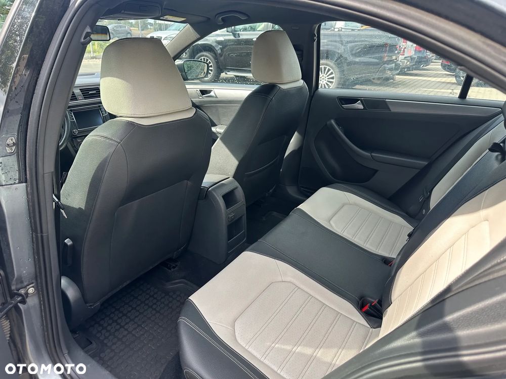 Volkswagen Jetta 1.8T SE - 9