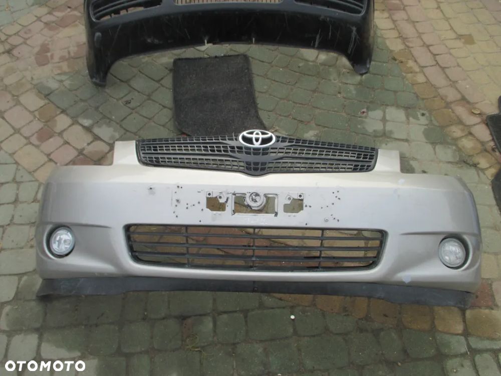 Zderzak TOYOTA COROLLA VERSO + HALOGEN, GRILL 1D9 - 1