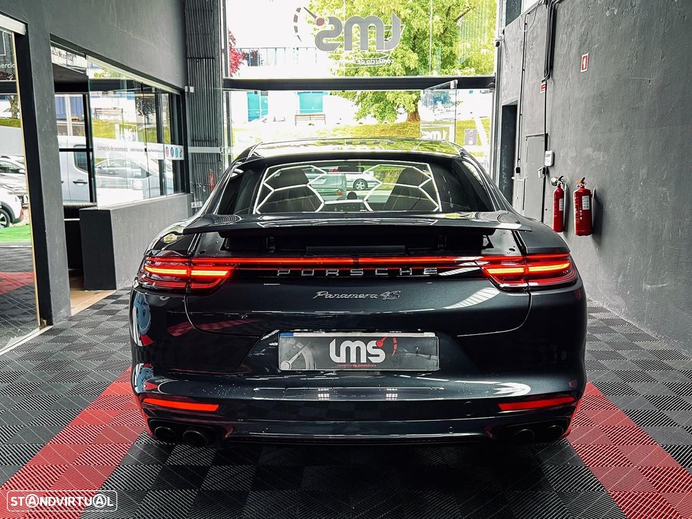 Porsche Panamera 4 S - 9