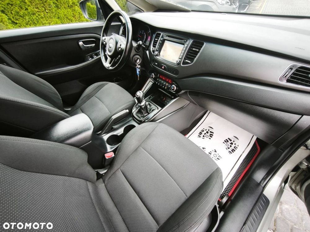 Kia Carens - 7