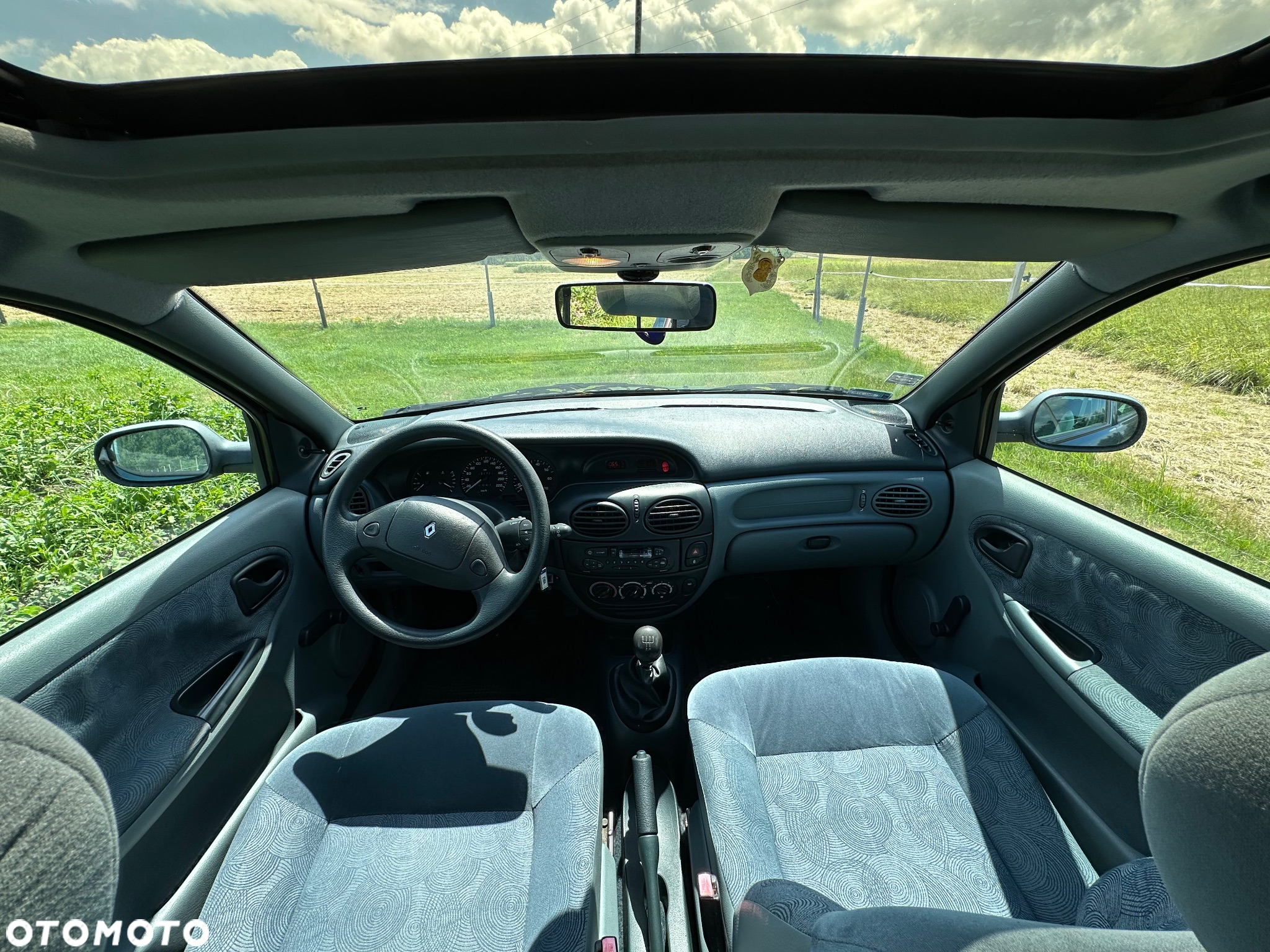 Renault Megane 1.6 RN - 12