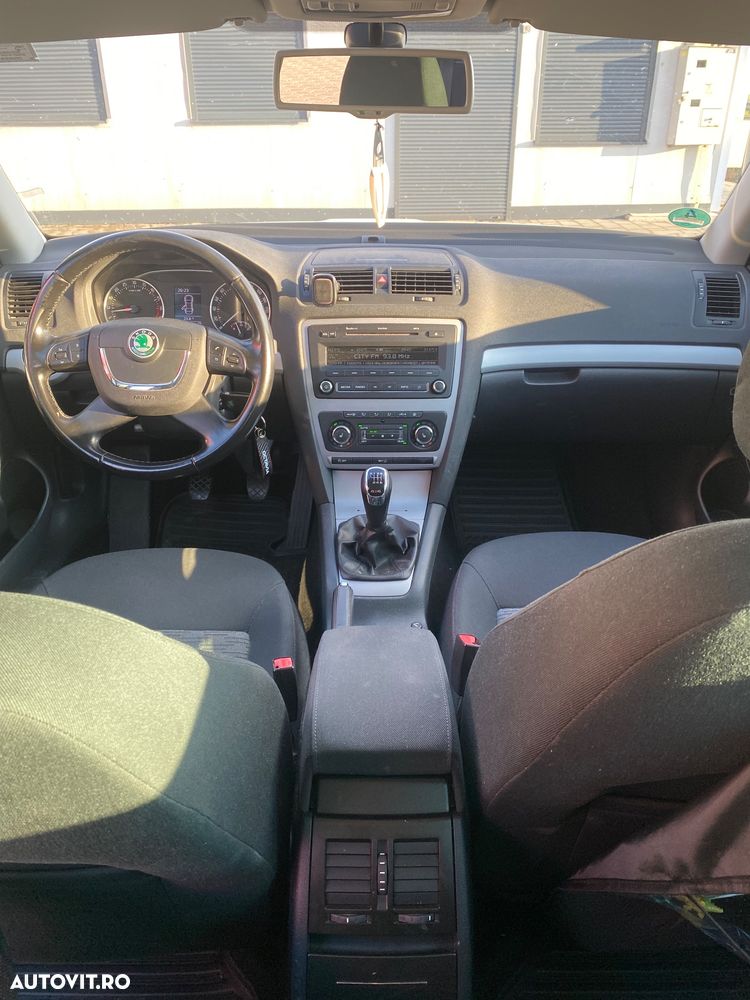Skoda Octavia 2.0 TDI Ambiente 4x4 - 9