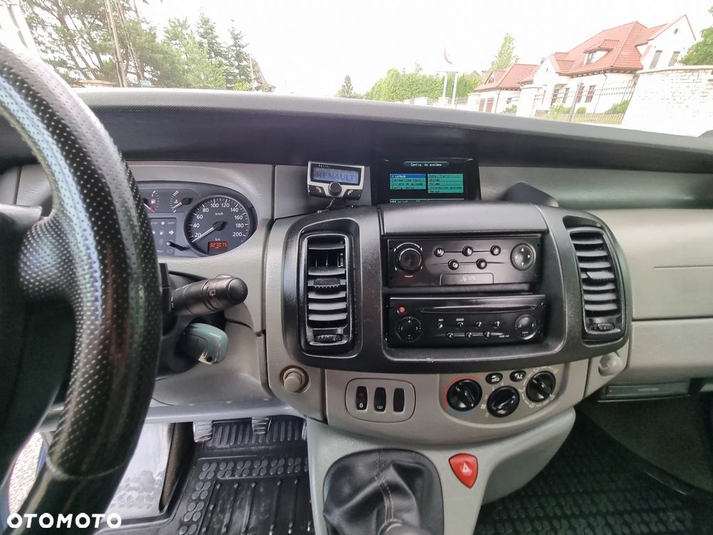 Renault Trafic Passenger - 27