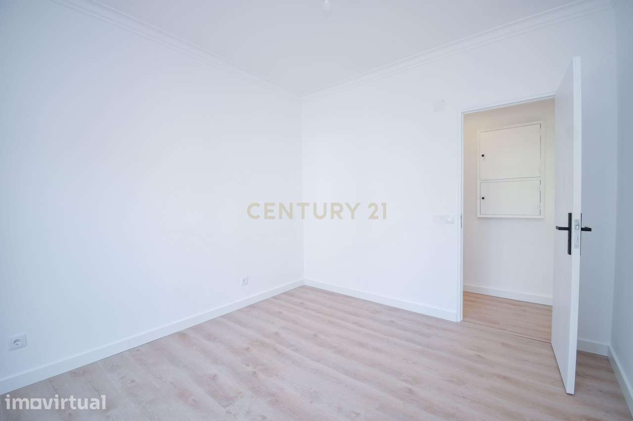 Apartamento T2 luminoso na Damaia | Rua Carvalho Araújo | Janelas PVC - Grande imagem: 4/25