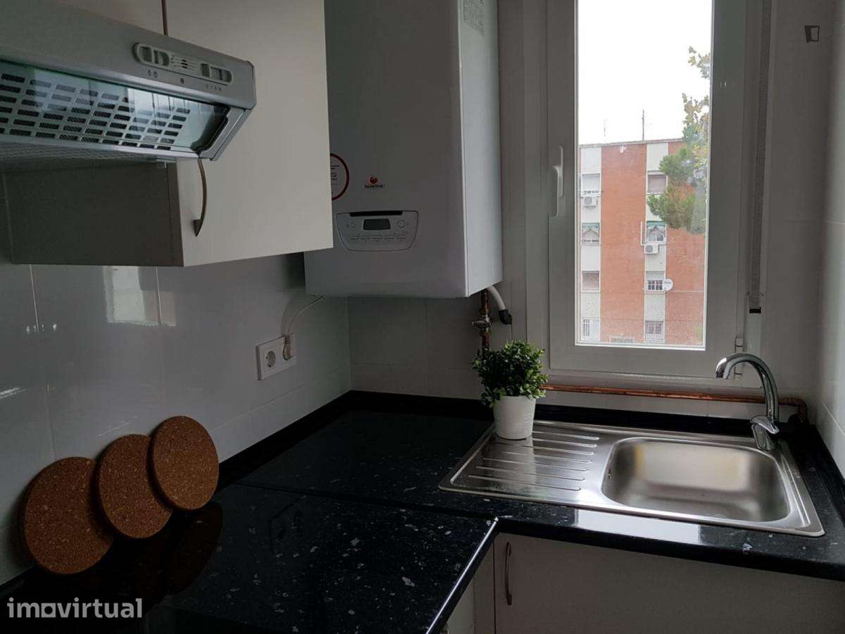 Quarto - localizado em Alameda Lisbon - Grande imagem: 3/25