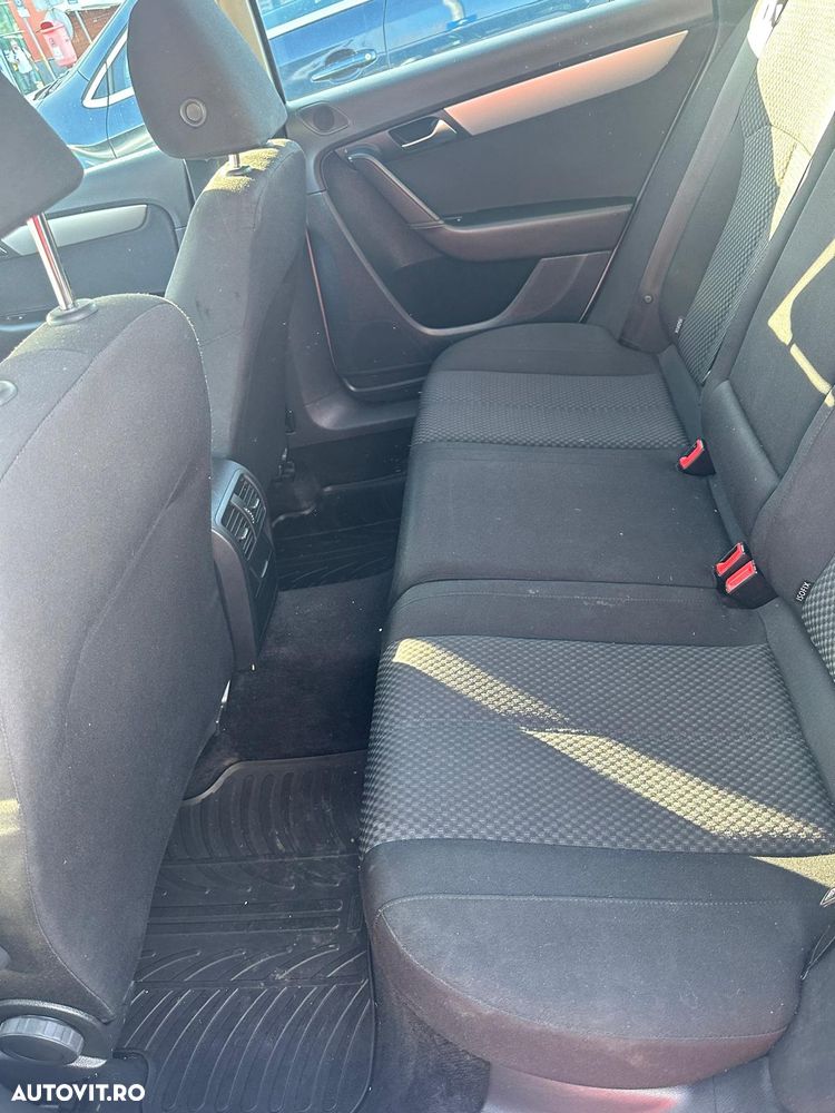 Volkswagen Passat 1.6 TDI BlueMotion Technology Comfortline - 4