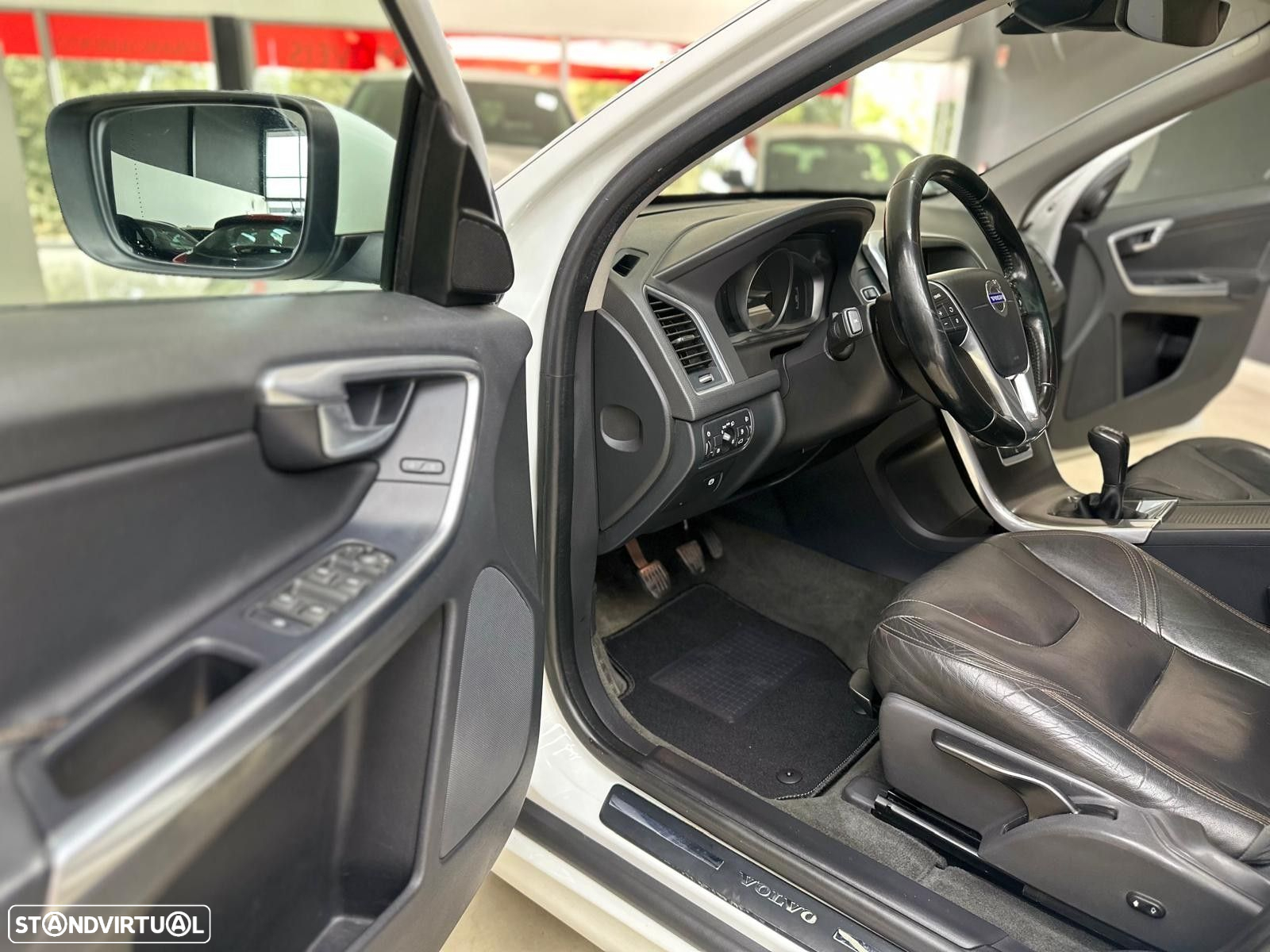 Volvo XC 60 2.0 D4 R-Design Momentum - 20