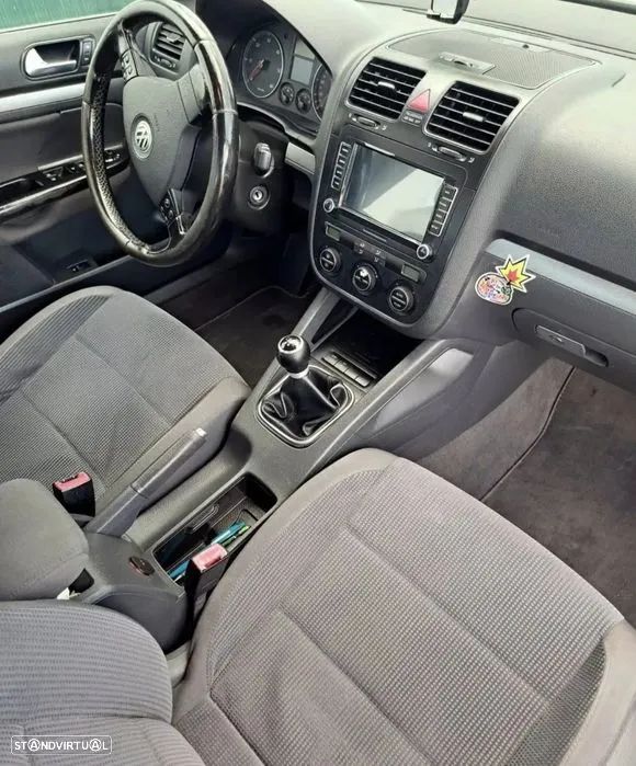 VW Jetta 1.9 TDi Confortline - 5