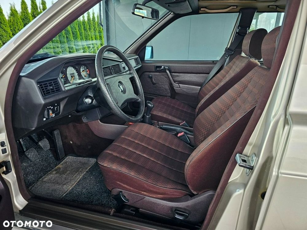 Mercedes-Benz W201 (190) - 14