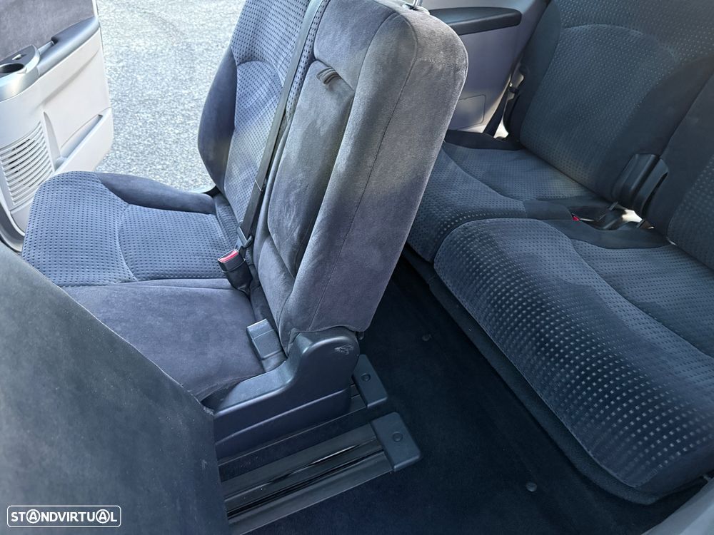 Mitsubishi Grandis 2.0 DI-D Sport - 19