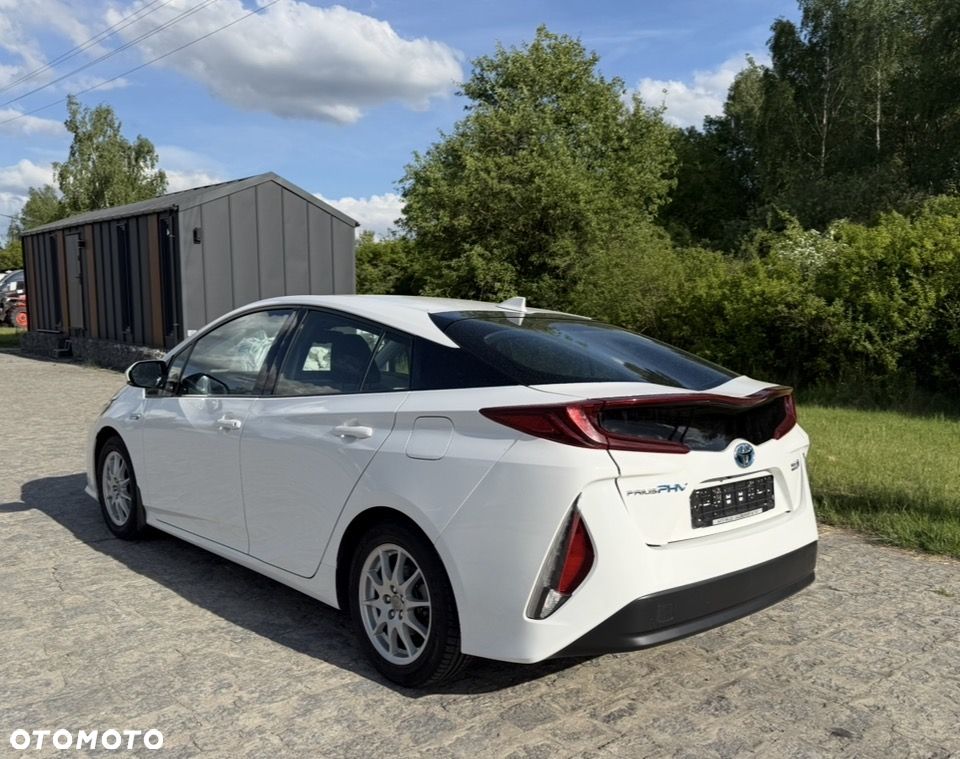 Toyota Prius - 4