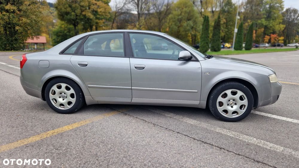 Audi A4 Limousine - 4