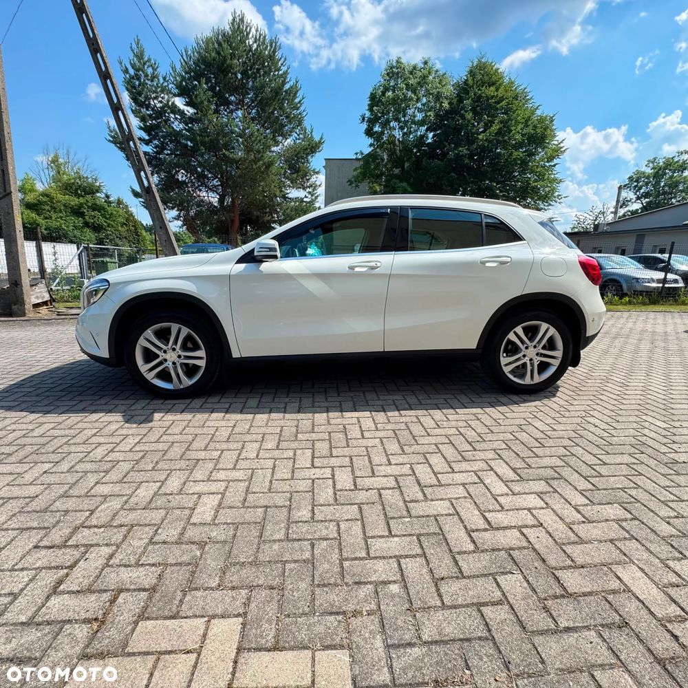 Mercedes-Benz GLA 200 7G-DCT - 4