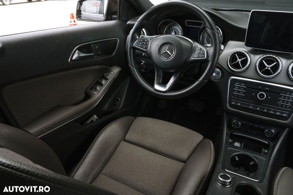 Mercedes-Benz GLA - 9