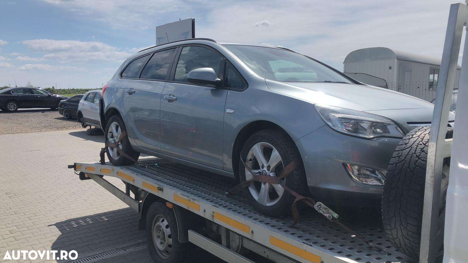 Dezmembram Opel Astra J 1.7D an fabr 2012 - 3