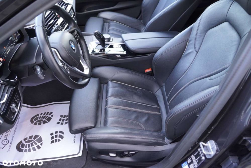 BMW Seria 5 520d Luxury Line sport - 11