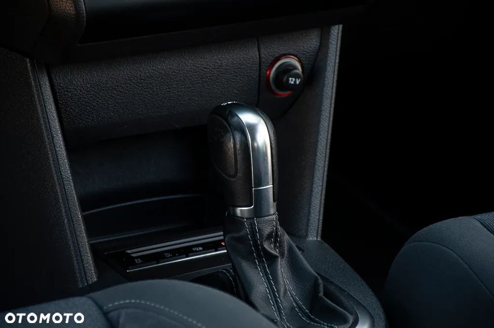 Volkswagen Touran 2.0 TDI DSG United - 38