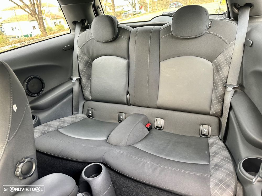 MINI 3 Portas Cooper D - 26