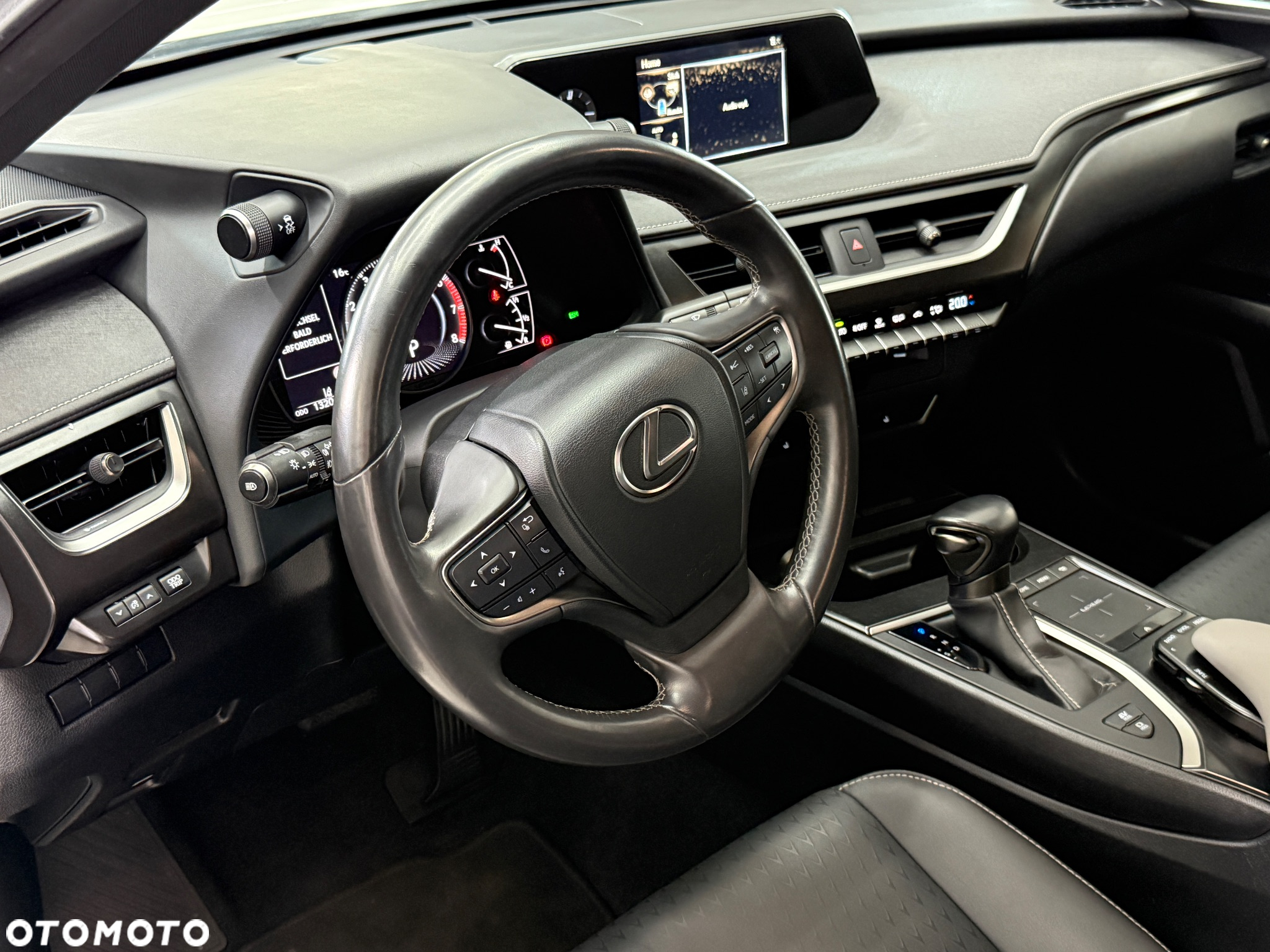 Lexus UX 250h - 18