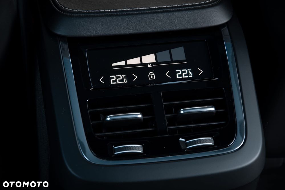 Volvo V90 Cross Country D5 AWD Pro - 23