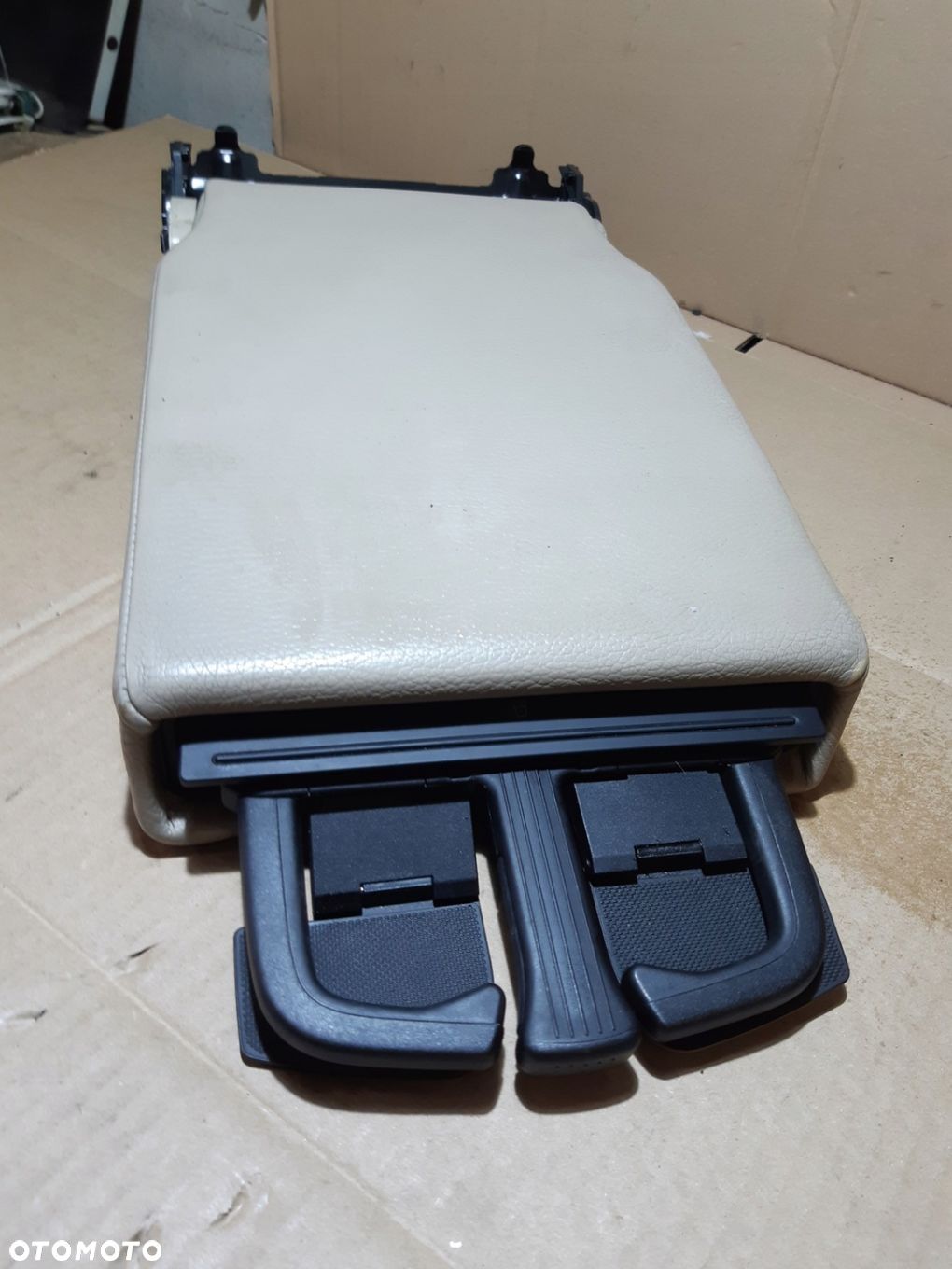 AUDI Q7 4L PODŁOKIETNIK KANAPY TYŁ SKÓRA KUBKI 4L0883081 - 1