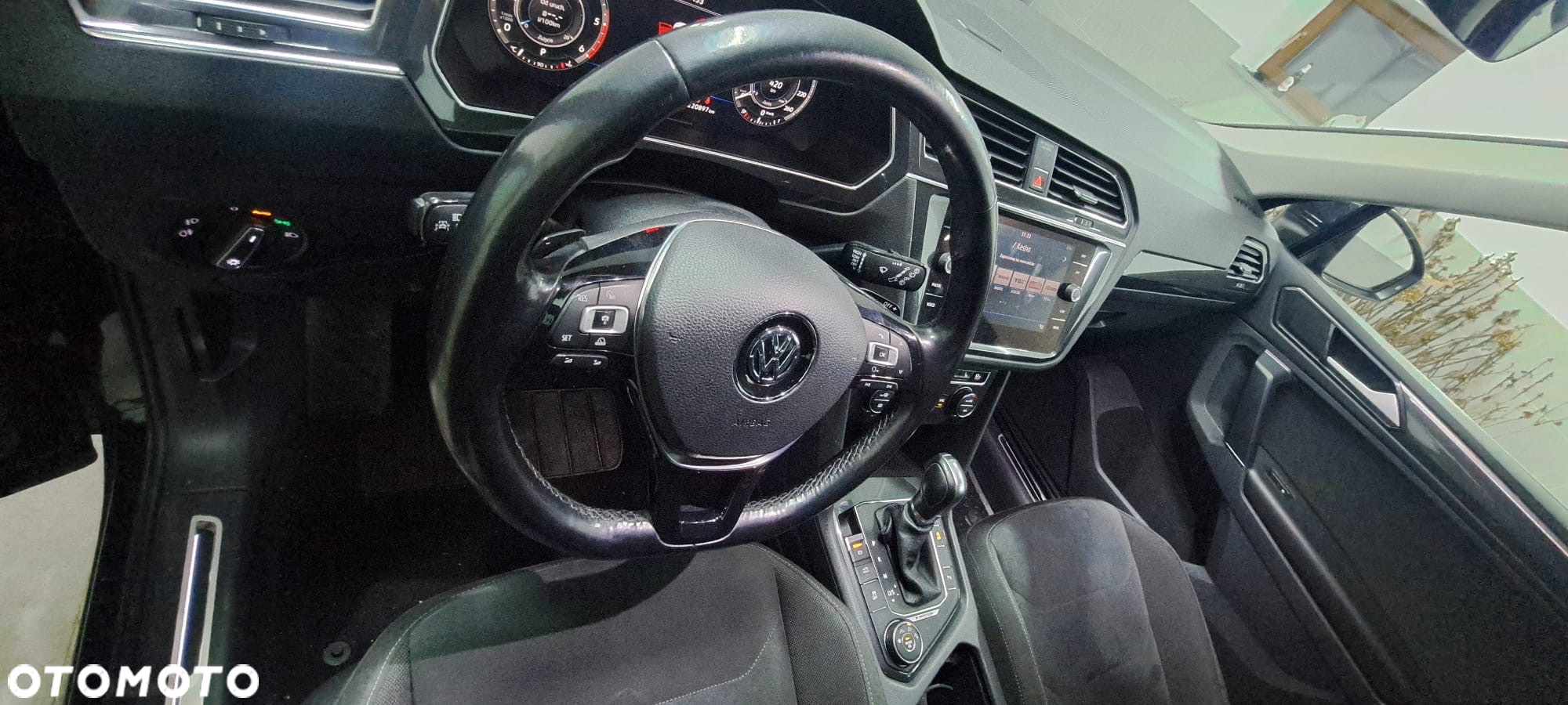Volkswagen Tiguan 2.0 TDI SCR 4Mot R-Line DSG - 24