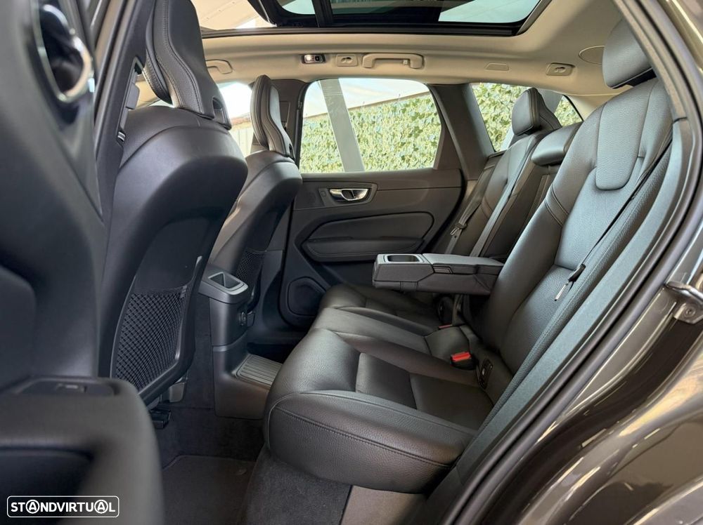 Volvo XC 60 2.0 T6 PHEV R-Design AWD - 13