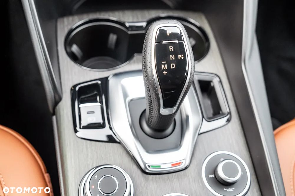 Alfa Romeo Giulia 2.0 Turbo TI Q4 - 24