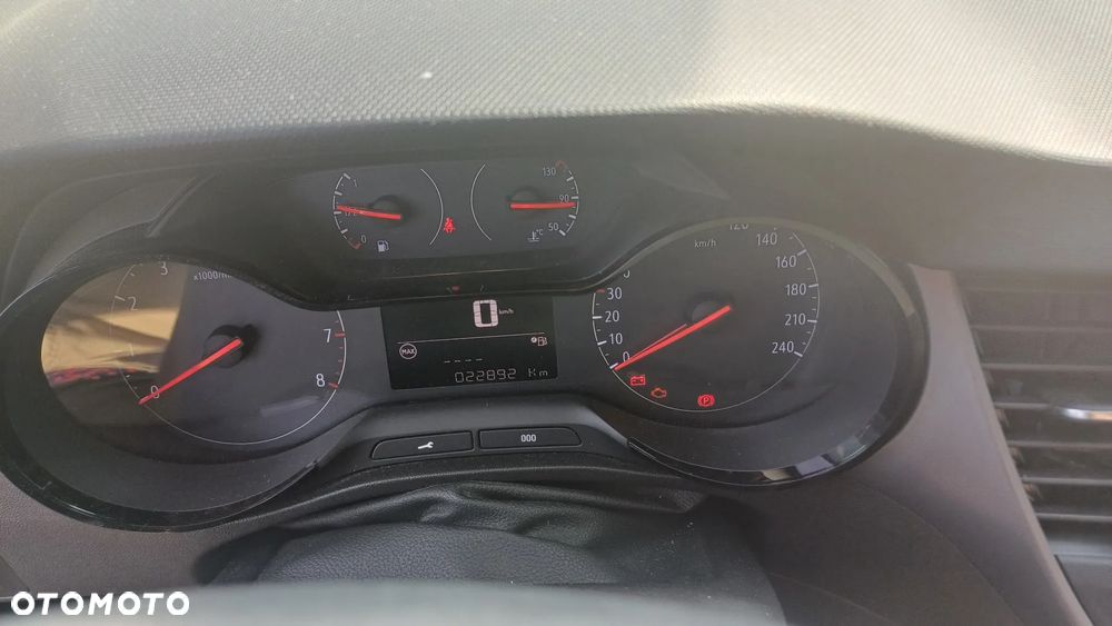 Opel Crossland X - 11