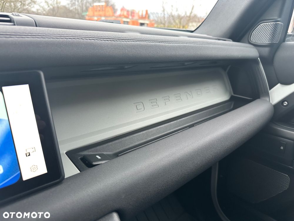 Land Rover Defender 110 D240 S - 30