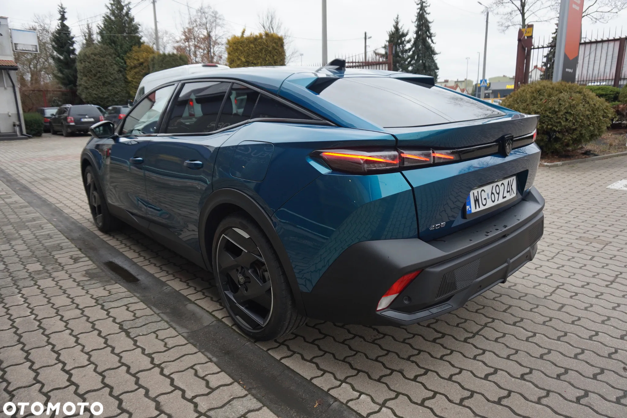 Peugeot 408 Plug-In Hybrid 225 e-EAT8 GT - 3