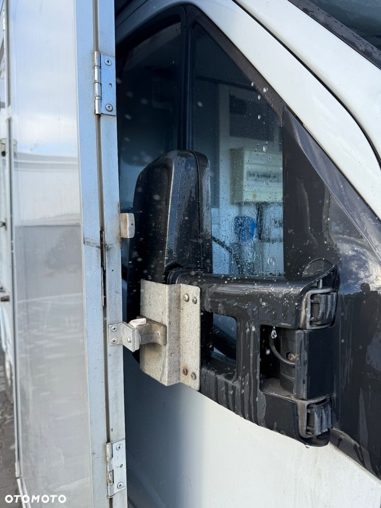 Mercedes-Benz Sprinter - 12