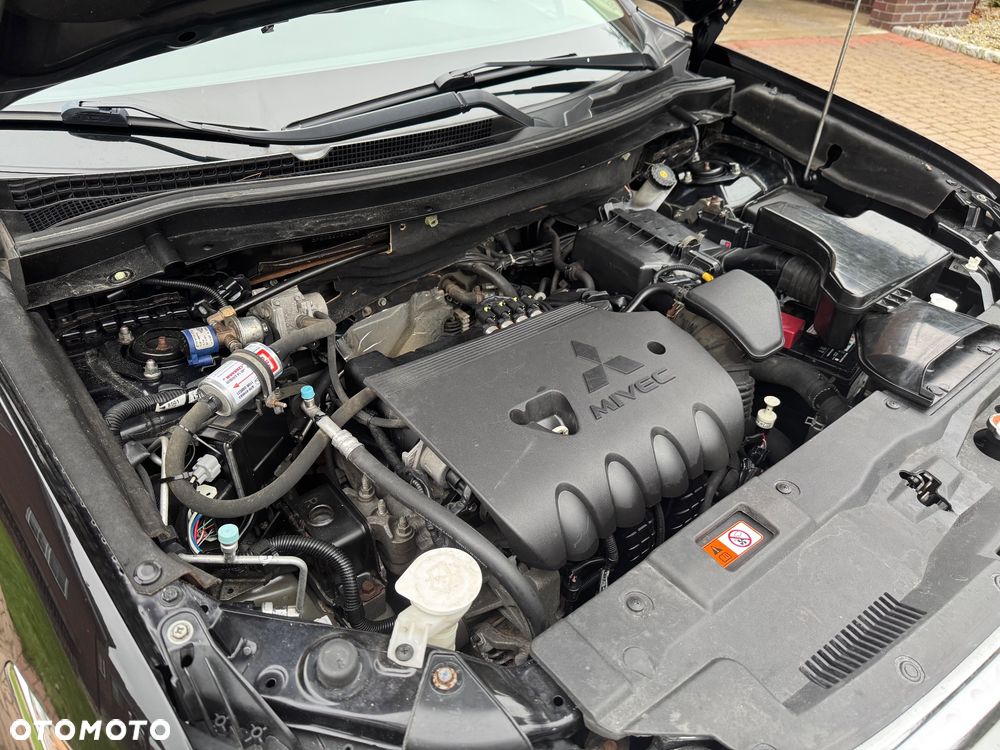 Mitsubishi Outlander 2.4 4WD CVT Intense - 21