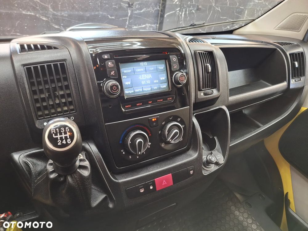 Citroën Jumper Furgon Blaszak 3 Miejsca Służba Drogowa Hak Klimatyzacja Drzwi Przesuwane Lewa Oraz Prawa Strona 2015 Rok Tempomat Dotykowe Radio - 17