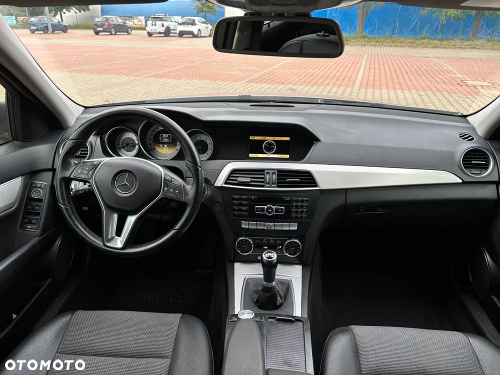 Mercedes-Benz Klasa C 180 CGI BlueEff Avantgarde - 16