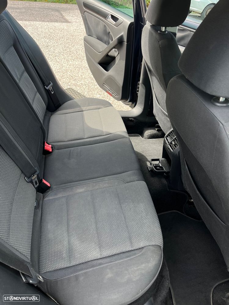 VW Golf 1.6 TDi Confortline - 12