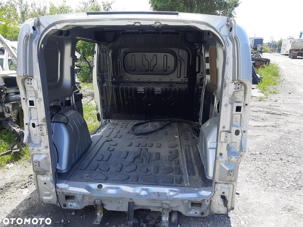 Błotnik tył lewy ćwiartka Fiat Doblo II COMBO D 2009-2014R TOWAROWY SREBRNA - 4